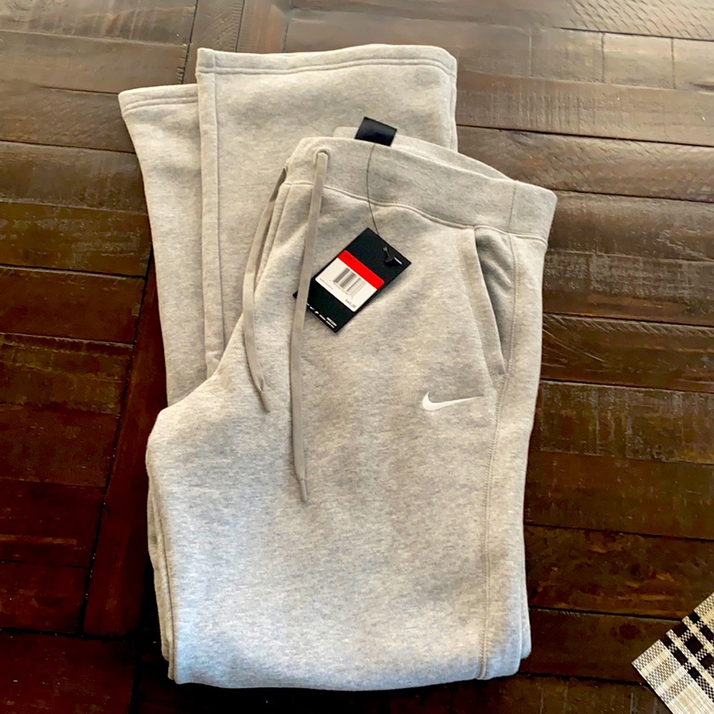 Women’s Nike Pants Size L-Brand New with Tags
